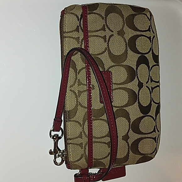 New COACH Park Signature Medium Clutch Wristlet ~True Red~ - Picture 15 of 16